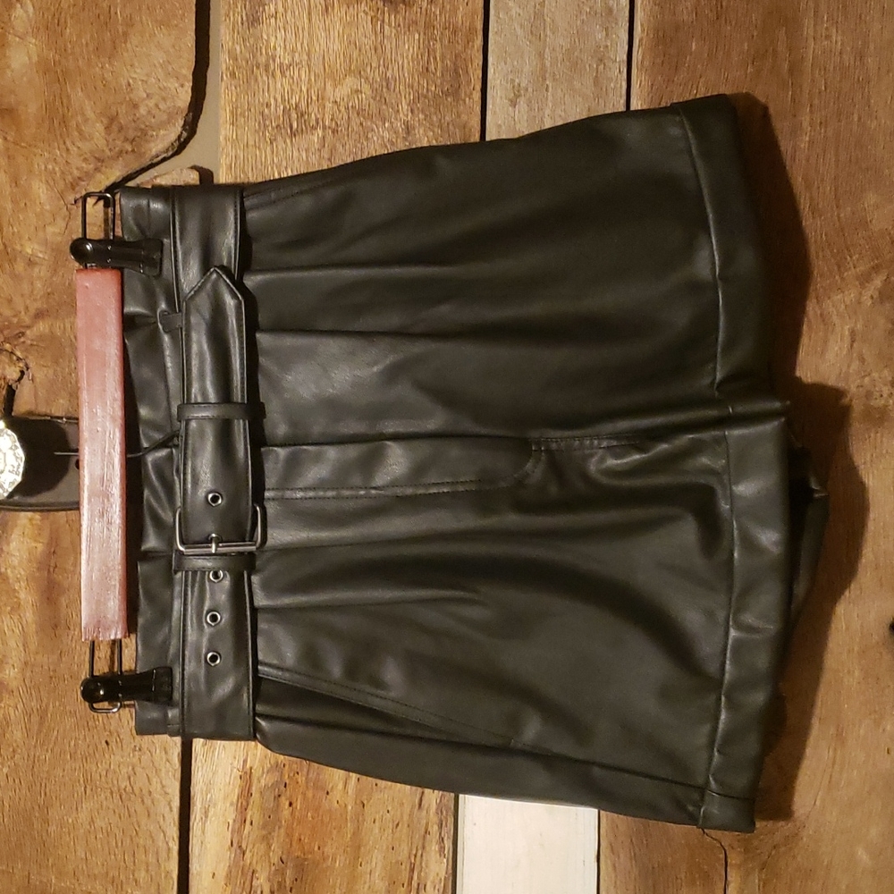 Express Leather Short